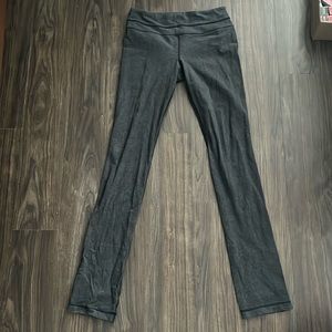 EUC Lululemon Women’s Solid Gray Leggings Size 6